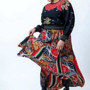 New Diane Freis Sweater and Skirt Set Silk Red and Black‎ Floral Set Size Medium